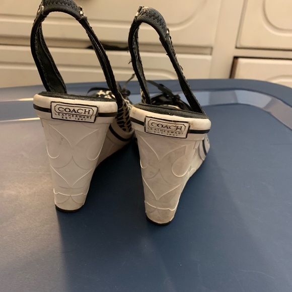 Coach women’s wedges size 5.5 - Picture 4 of 5